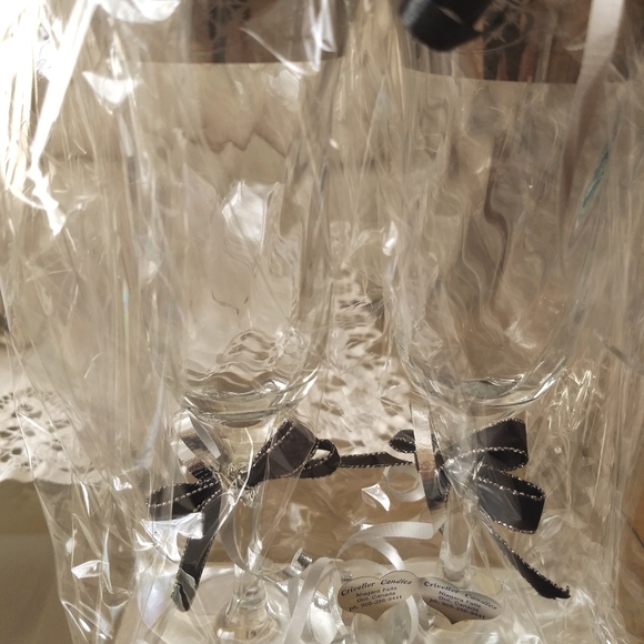 Elegant Champagne Flutes w/ beautiful Silver Etched Design -Set of 2 - Picture 4 of 4